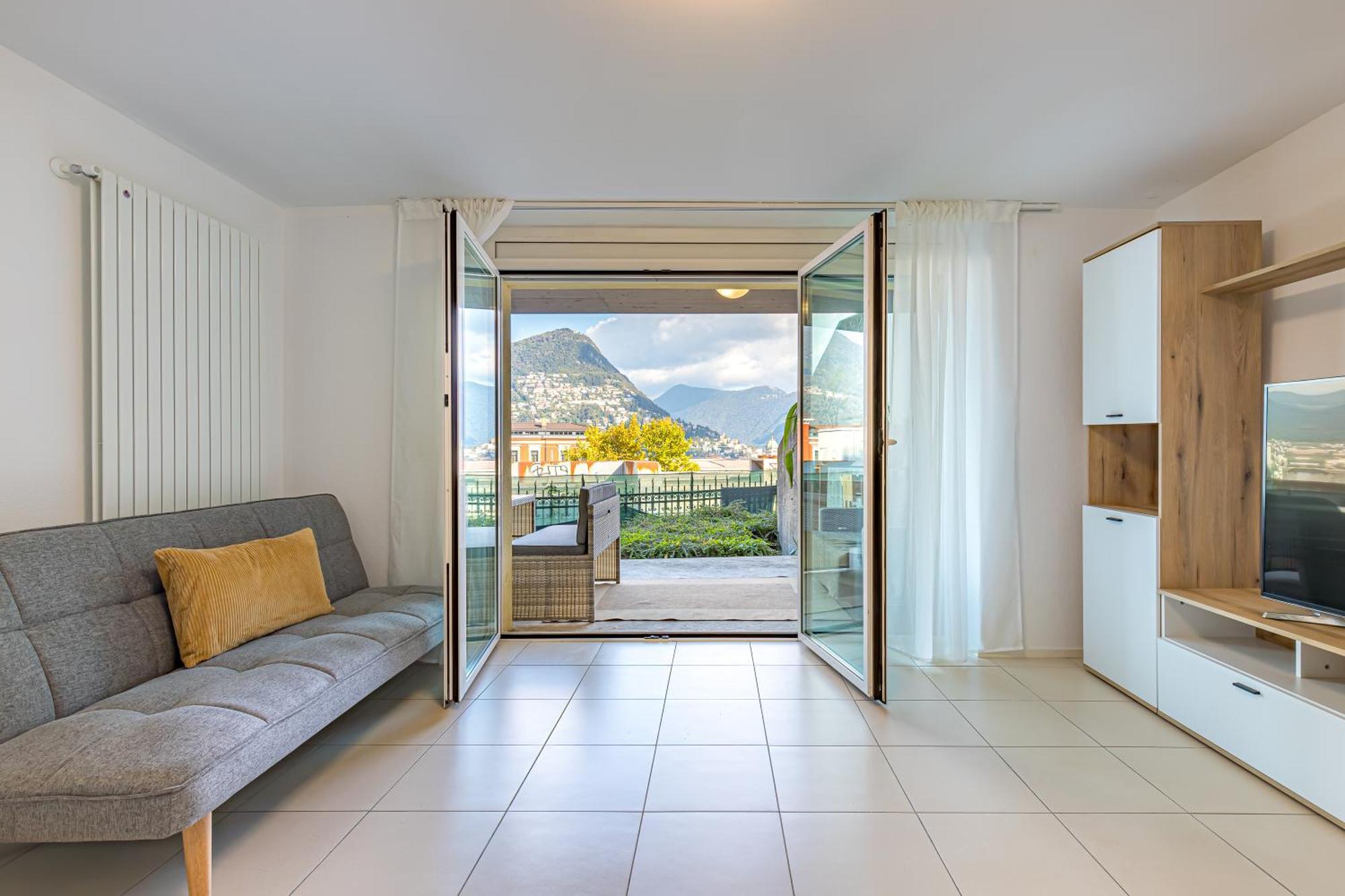 Imperial Of Lugano 2 With A Lake View And Garden Behind The Station And 10 Min From The Lake Of Lugano Apartment Exterior photo