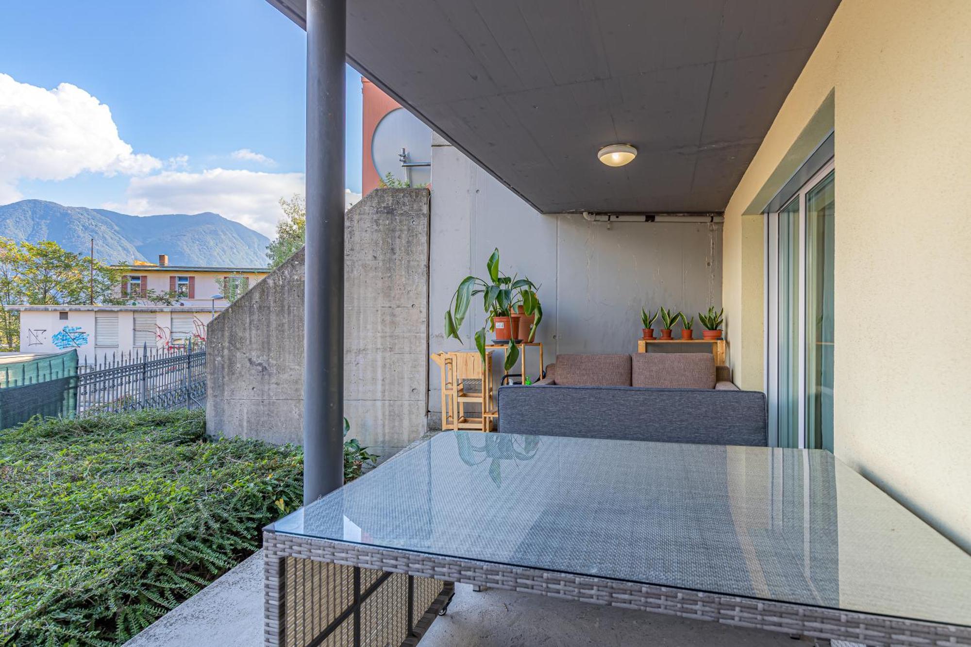 Imperial Of Lugano 2 With A Lake View And Garden Behind The Station And 10 Min From The Lake Of Lugano Apartment Exterior photo